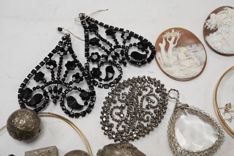 A collection of mixed costume and other jewellery, including unmounted cameo shells.